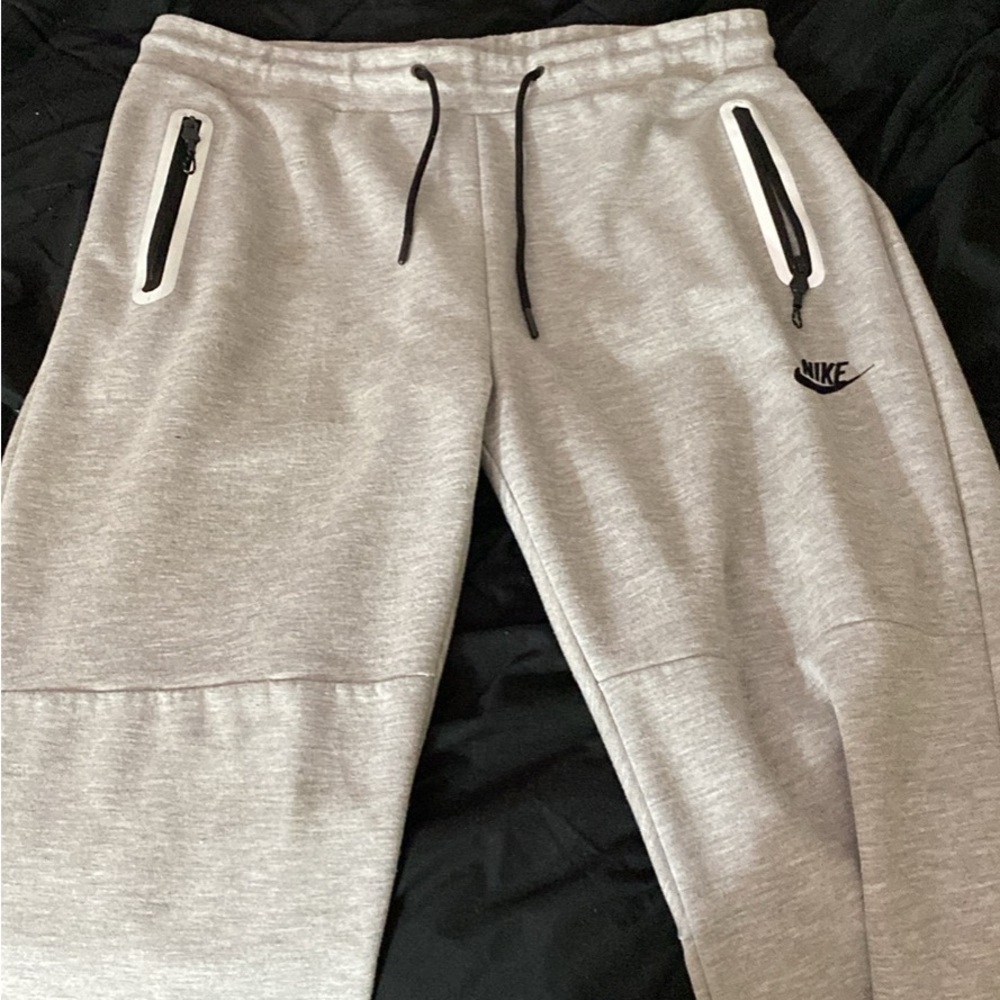 Nike Men's Light Gray Joggers with Black Accents